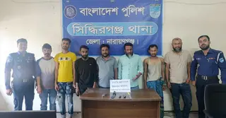 নারায়ণগঞ্জে পৃথক দুই অভিযানে গ্রেপ্তার ১০